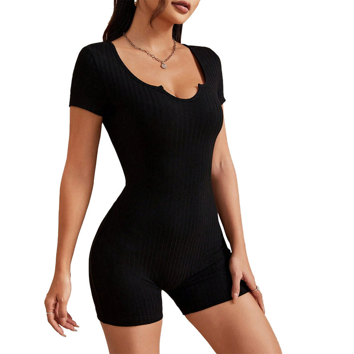 Damen Kurzoverall mit elegantem V-Ausschnitt und minimalistischer Rippstruktur Drune