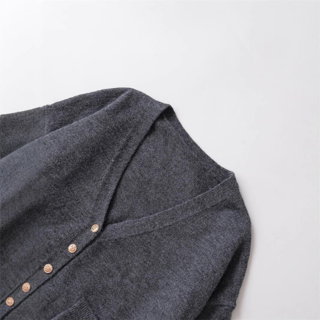 Damen Cropped Strickjacke mit V-Ausschnitt und Knopfdetails Drune