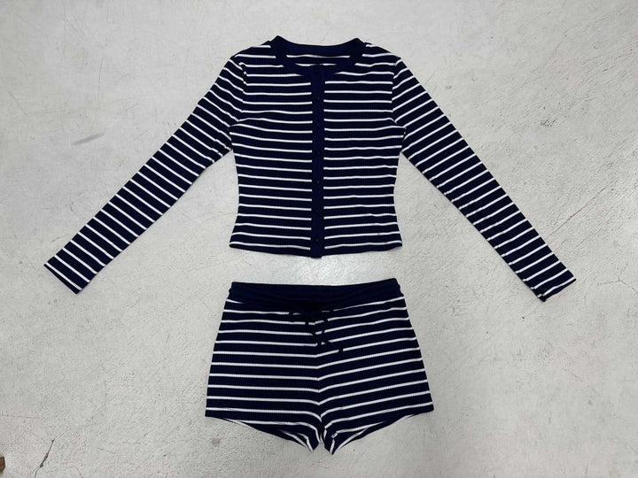 Damen nan gestreiftes Ripp-Lounge-Set mit knöpfbarem Langarm-Top und taillenhohen Shorts Drune