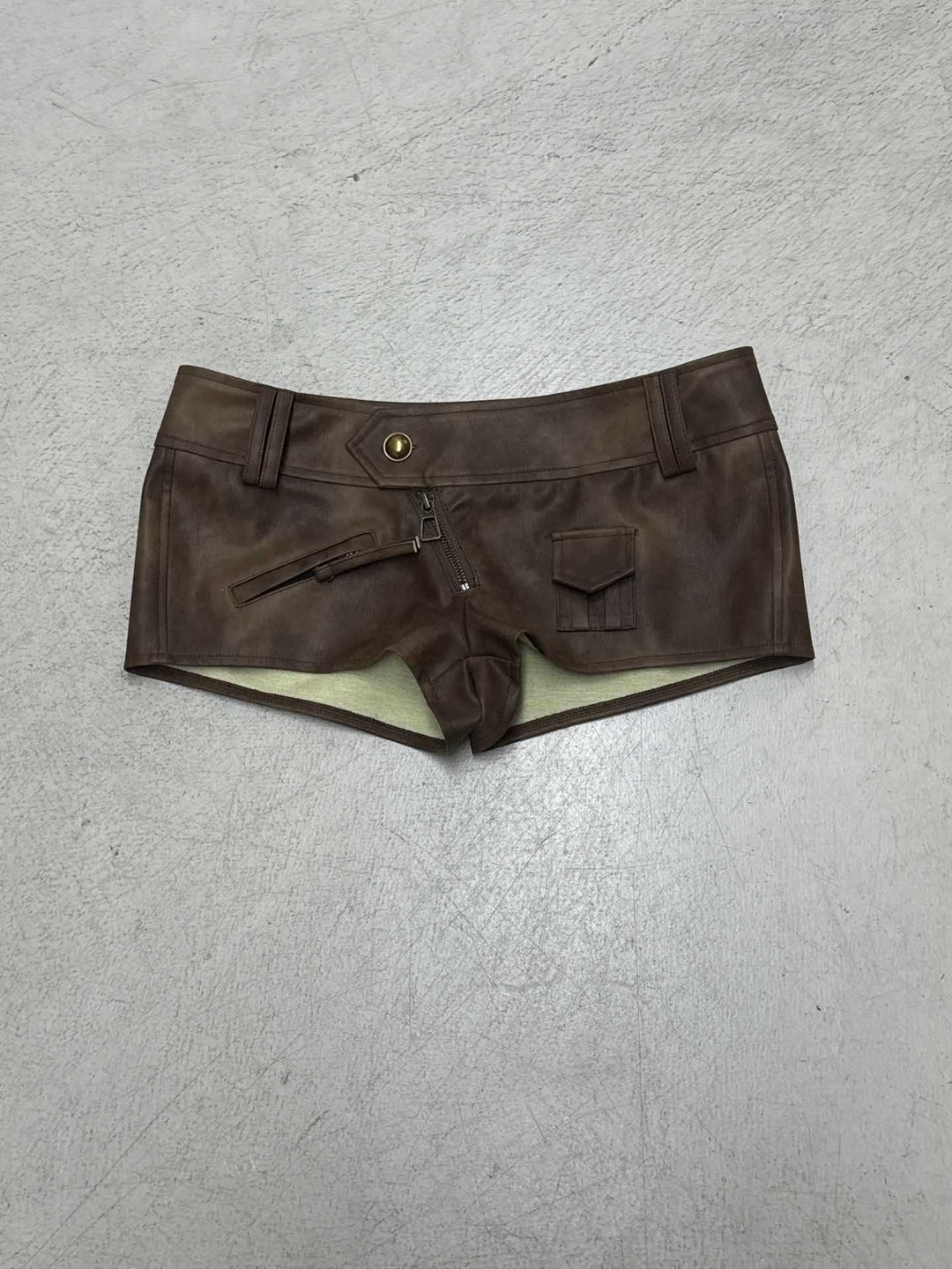 Damen Kunstleder-Shorts mit dekorativen Reißverschlüssen und stylischen Taschen Drune