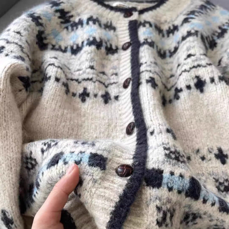 Damen Strickjacke mit traditionellem Norwegermuster und hochwertigen Knöpfen Drune