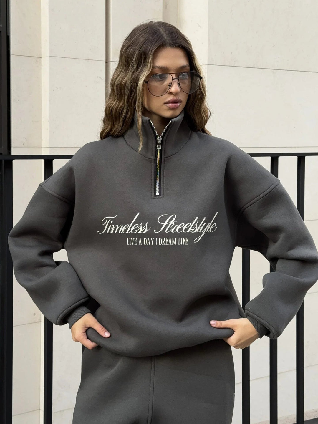 Damen nan oversized Halbzip-Sweatshirt mit hohem Stehkragen und Statement-Print Drune