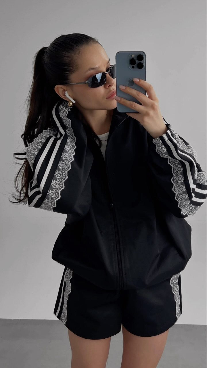Damen sportliches Set mit eleganten Spitzenapplikationen Drune