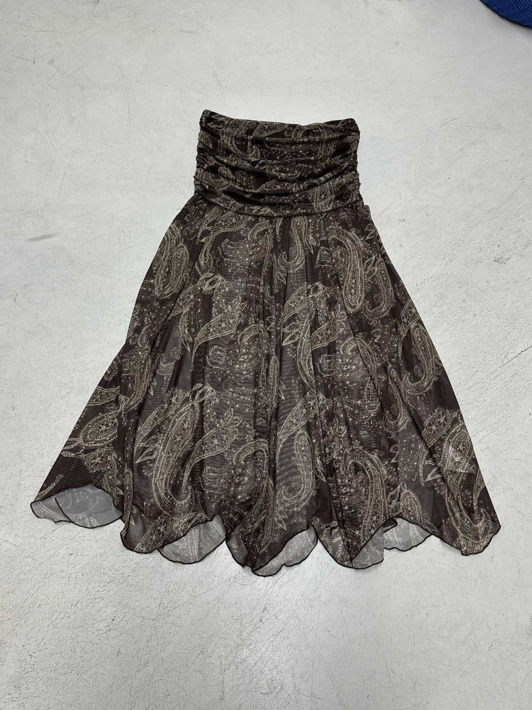 Damenrock mit asymmetrischem Saum und Paisleymuster Drune