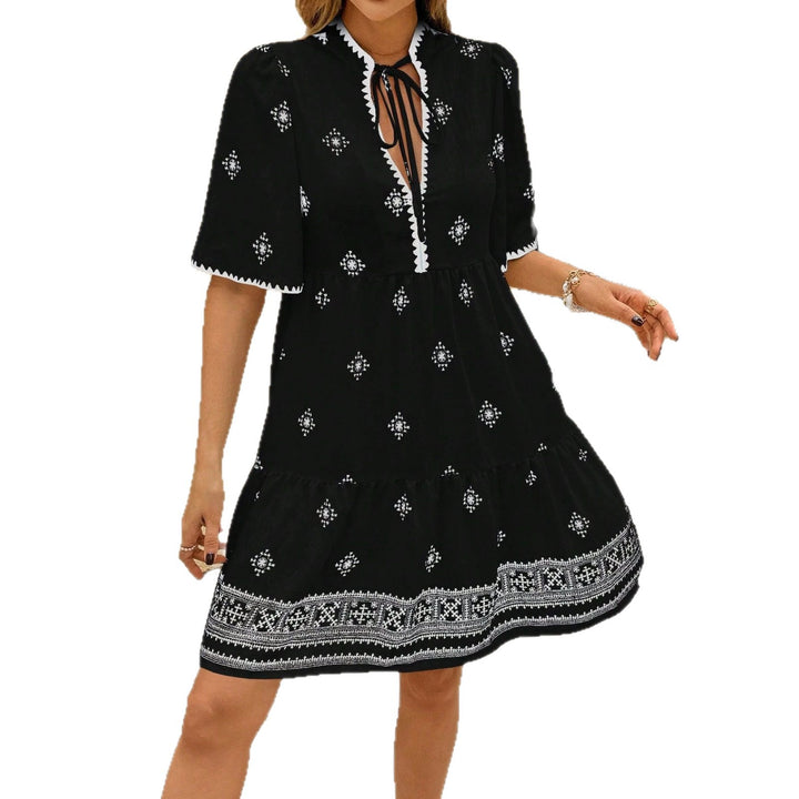 Damen Kurzarm Kleid mit verspieltem Schnitt und Spitze Drune