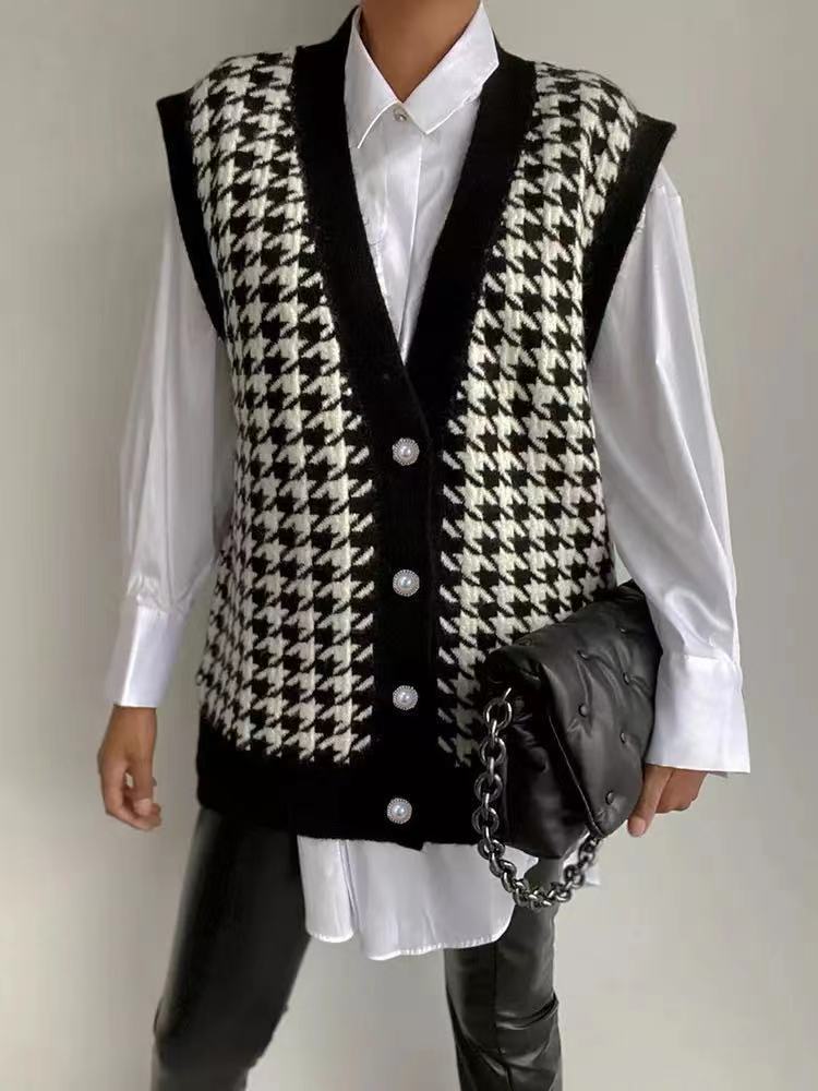 Damen Strickweste mit elegantem Hahnentrittmuster und perlverzierten Knöpfen Drune