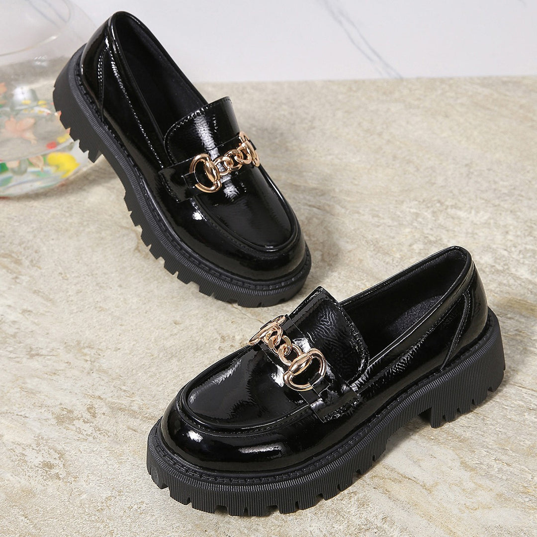 Damen nan robuste Loafer mit profilierter Traktorsohle und dekorativer Metallketten-Applikation Drune