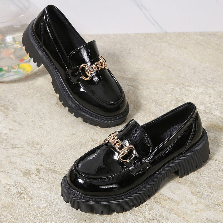 Damen nan robuste Loafer mit profilierter Traktorsohle und dekorativer Metallketten-Applikation Drune