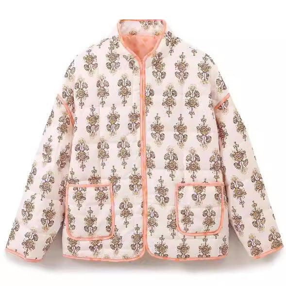 Damen nan gesteppte Stehkragenjacke mit floralem Längsprint, aufgesetzten Taschen und kontrastierender Paspel Drune