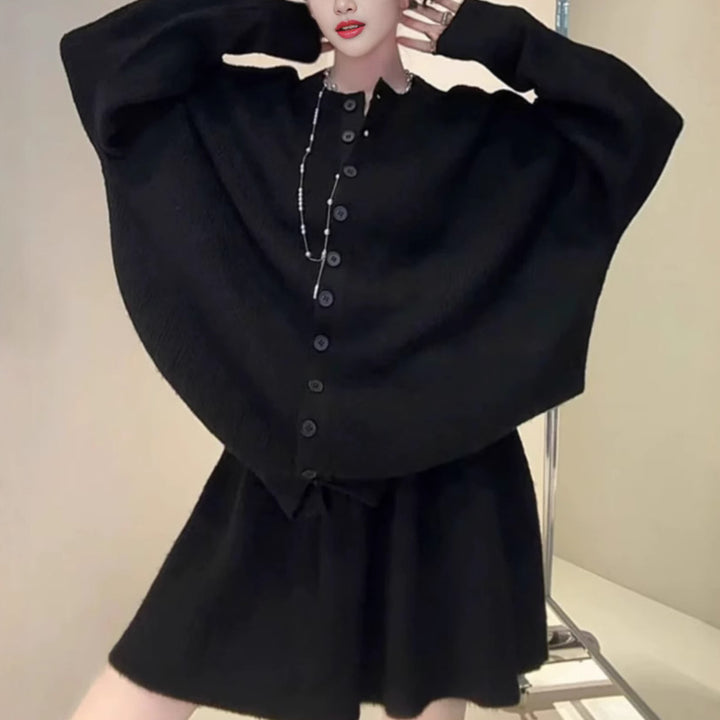 Damen Strickensemble mit kontrastierenden Pullover-Lagen und eleganter Knopfleiste Drune
