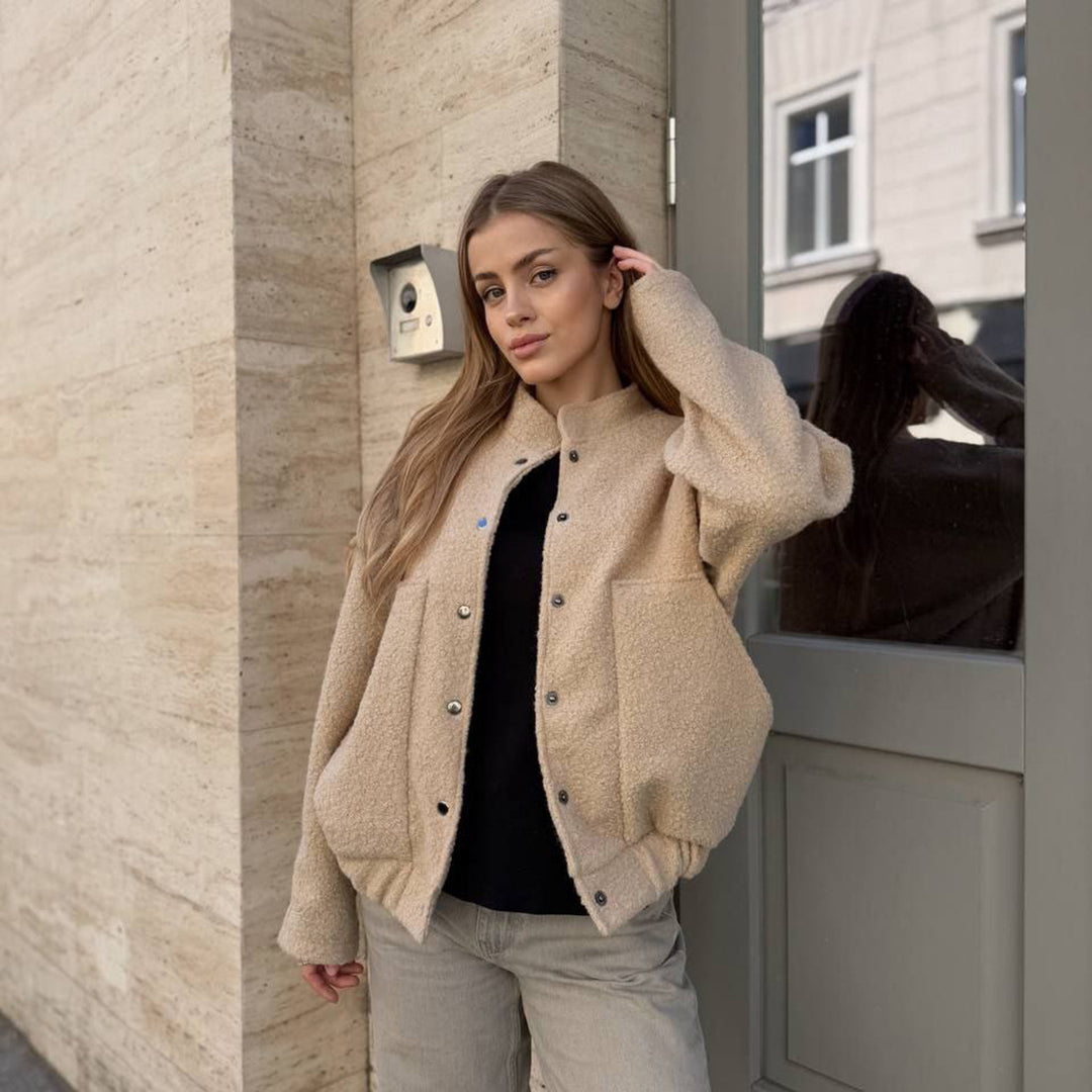 Damen Kuscheljacke mit Knopfverschluss und praktischen Taschen Drune