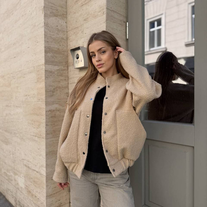 Damen Kuscheljacke mit Knopfverschluss und praktischen Taschen Drune