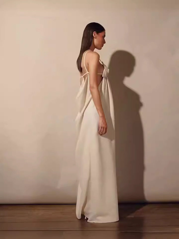 Drune | Maxikleid mit V-Ausschnitt und Hohem Blumen-Schlitz