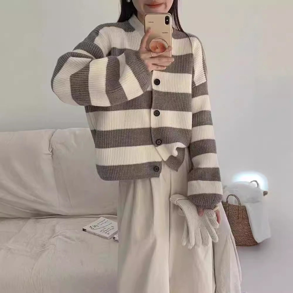 Damen Strickjacke mit Druckknopfverschluss und breiten Streifen Drune