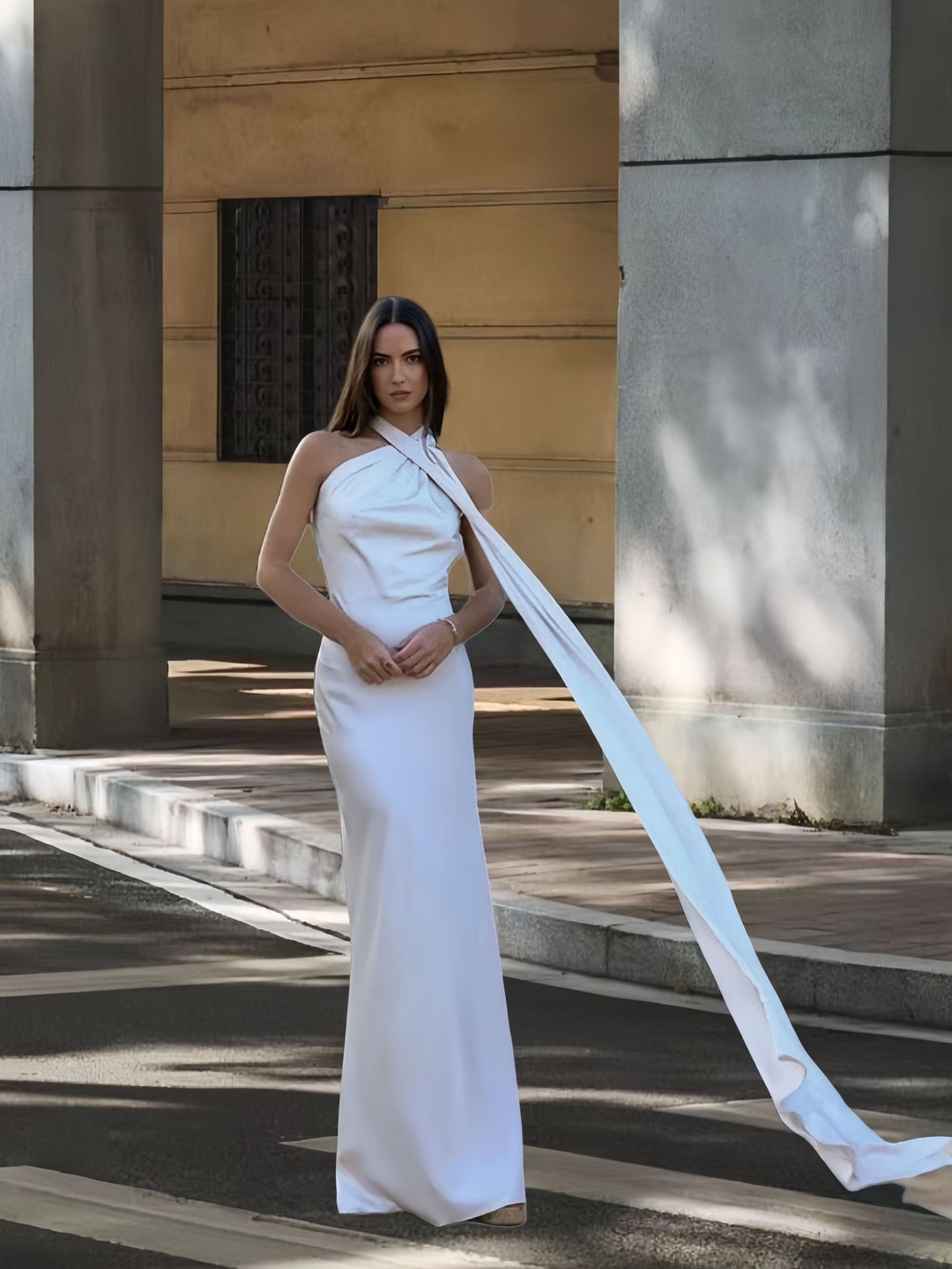 Damen Abendkleid mit asymmetrischem Schnitt und elegantem Stehkragen Drune