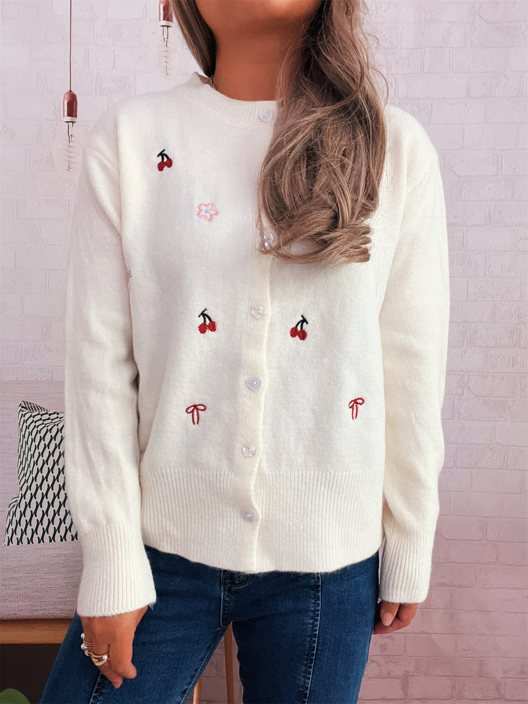 Damen Strickjacke mit liebevollem Blumen- und Kirschdesign Drune