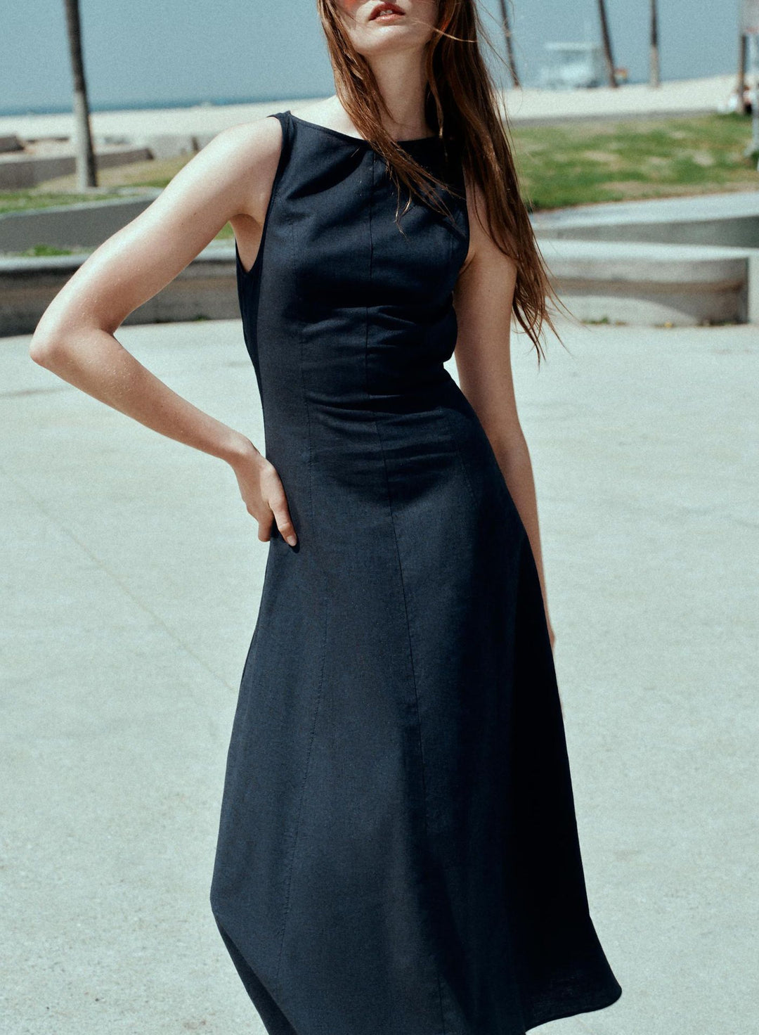 Damen Skaterkleid mit hohem Halsausschnitt und seitlichen Schlitzen Drune