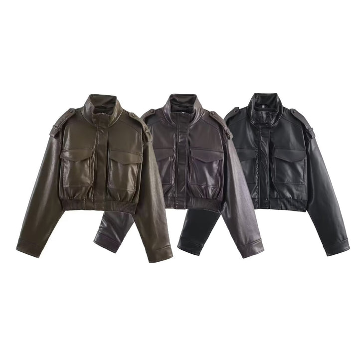 Damen nan kurz geschnittene Military-inspirierte Kunstlederjacke mit hohem Stehkragen, aufgesetzten Pattentaschen, Schulterklappen und geripptem Bund Drune