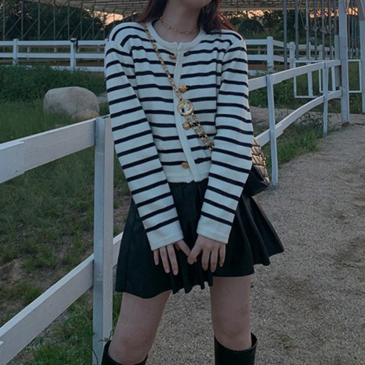 Damen Strickjacke mit eleganten Knöpfen und Streifenmuster Drune