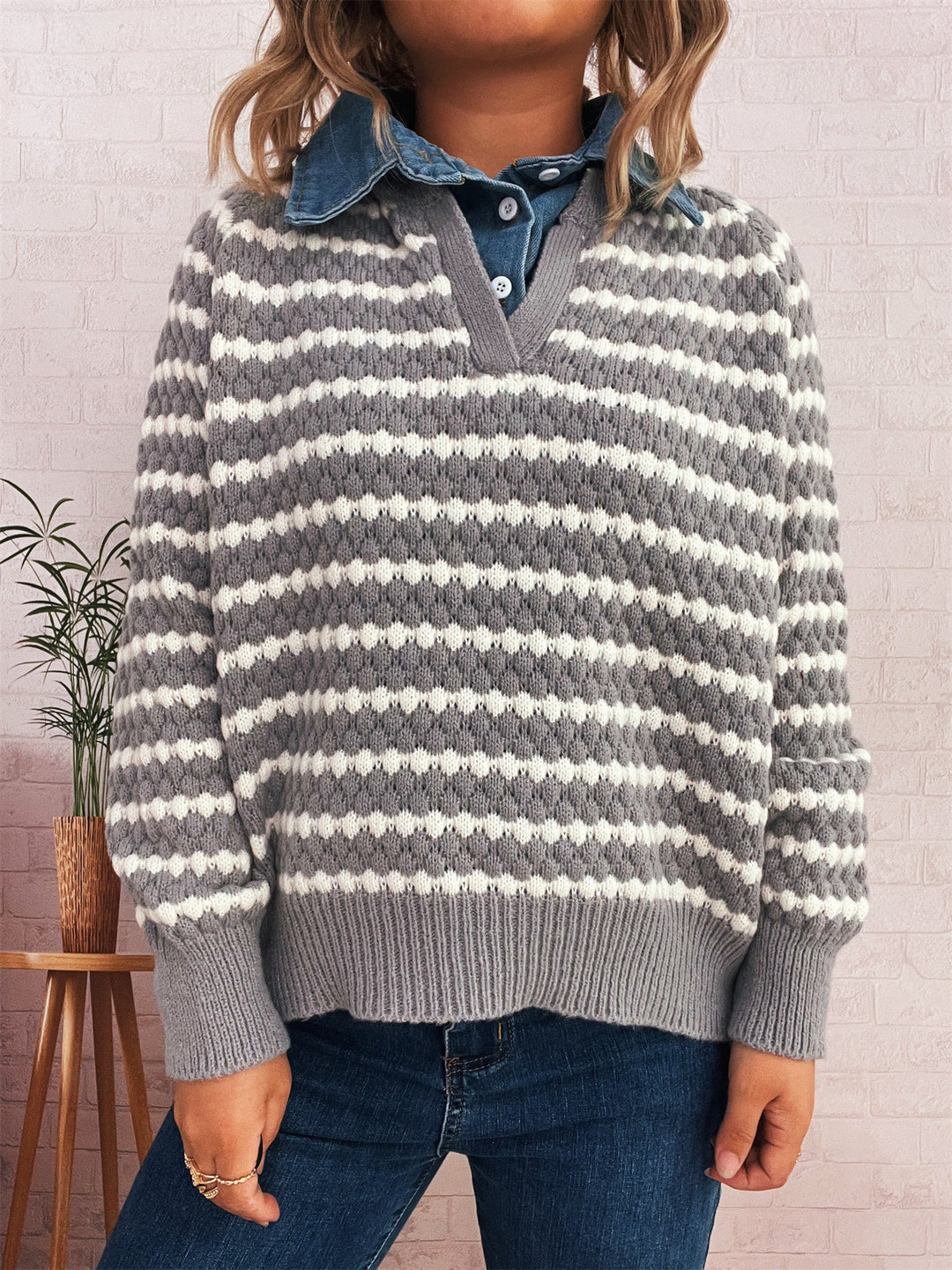 Damen Strickpullover mit tiefem V-Ausschnitt und markantem Streifenmuster Drune