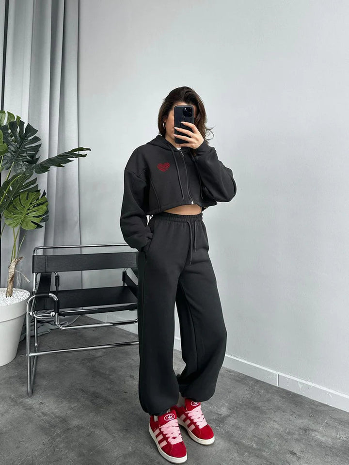 Damen Set aus cropped Hoodie und lässigen Sweatpants Drune