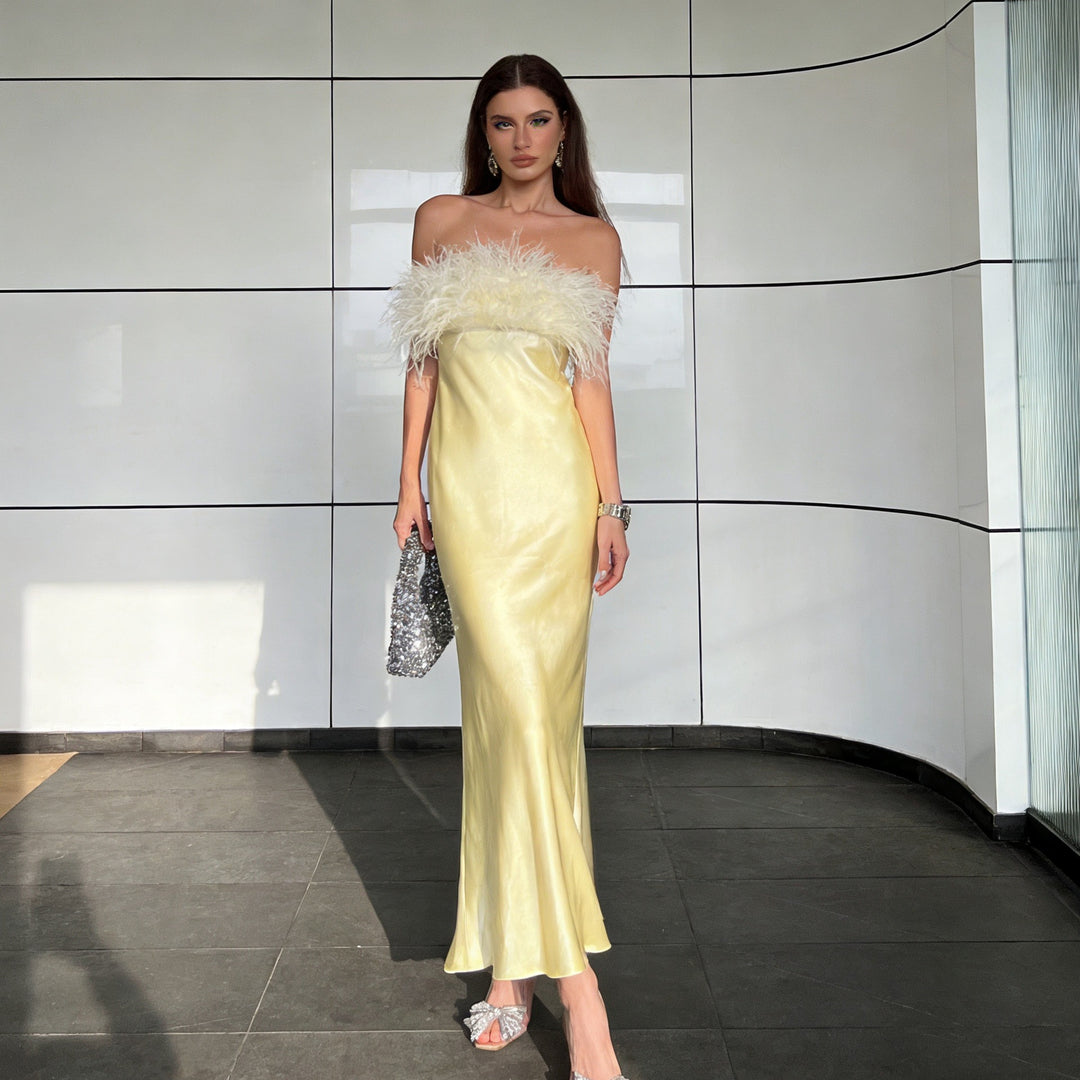 Damen Elegantes und luxuriöses Abendkleid mit dekorativem Federbesatz Drune