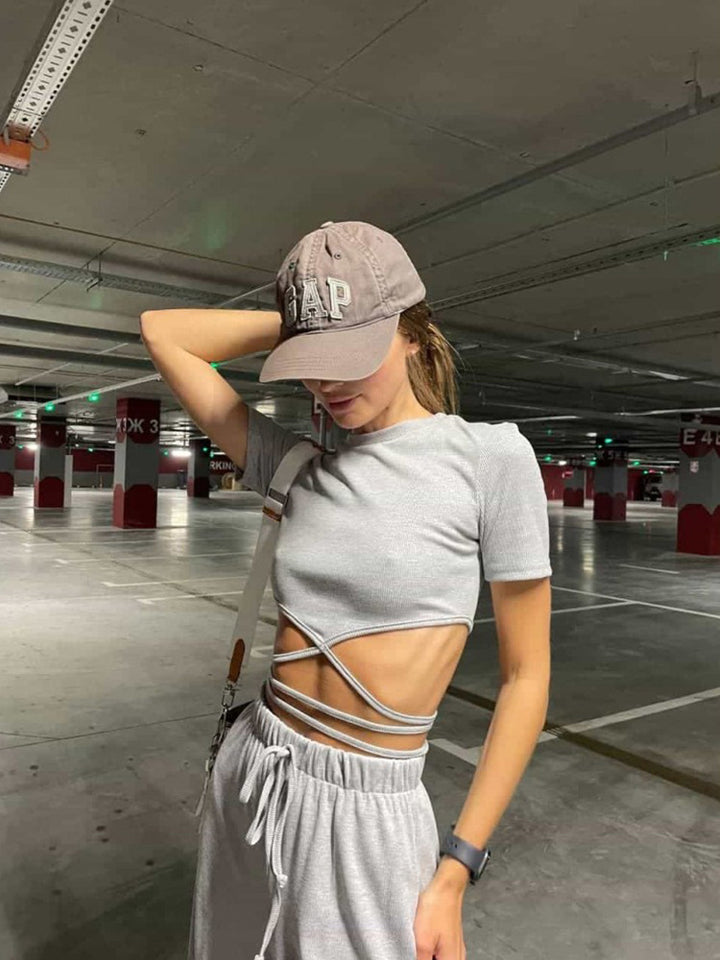 Damen sportliches Crop-Top mit dekorativem Schnitt und elastischem Bund Drune