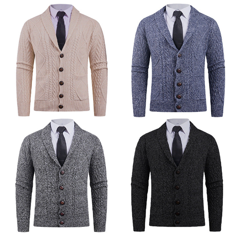 Herren nan Strickcardigan mit Schalkragen, Zopfmuster, aufgesetzten Taschen und Knopfleiste Drune