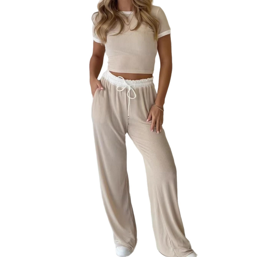 Damen lässiges zwei-teiliges Freizeit-Set mit cropped T-Shirt und weiten Hose Drune