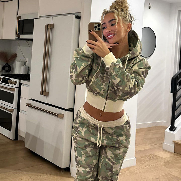 Damen nan kurz geschnittene Kapuzenjacke mit Camouflage-Muster, Frontreißverschluss, Kängurutasche und weitem Rippbund Drune