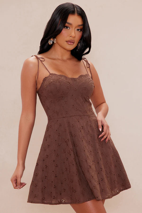 Damen Verspieltes Sommerkleid mit feinen Spitzenakzenten und verstellbaren Spaghetti-Trägern Drune