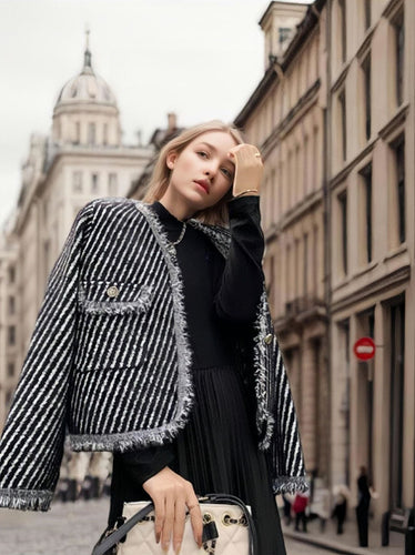 Damen Strickjacke mit dekorativen Knopfdetails und fransigem Design Drune
