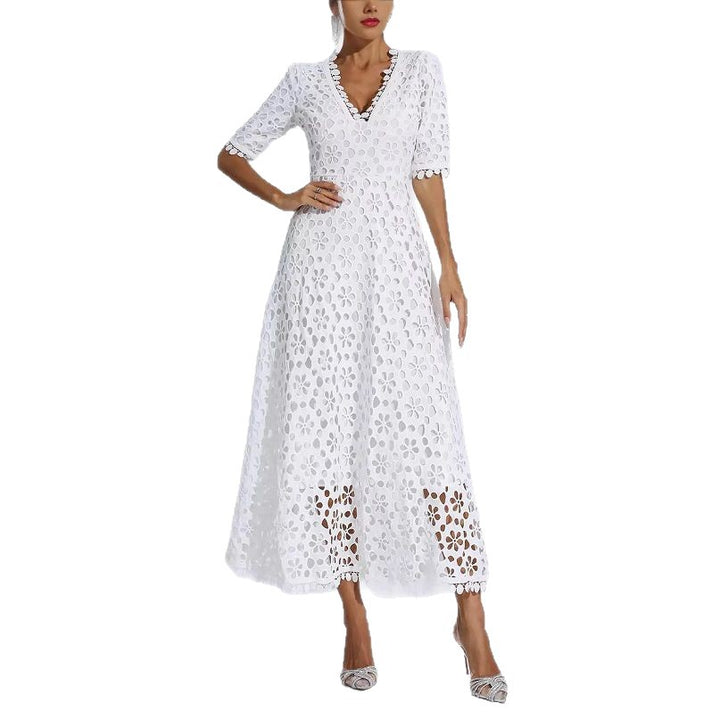 Damen Midi Kleid mit floralen Stickereien und V-Ausschnitt Drune