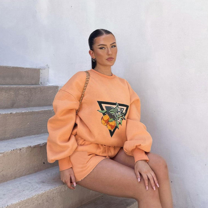 Damen nan Casual-Set aus Sweatshirt mit illustrativer Orangen-Stickerei und taillierten High-Waist-Shorts Drune