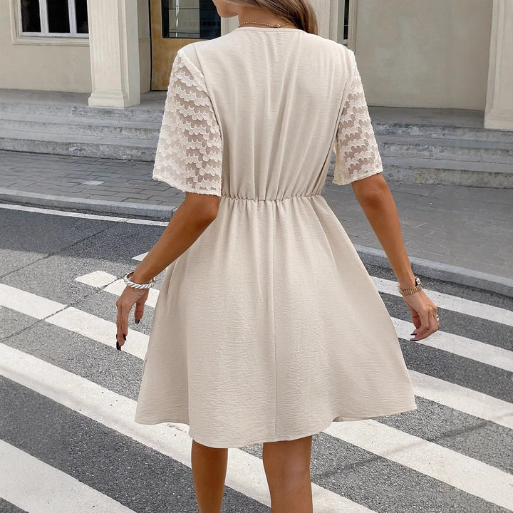 Damen Wickelkleid mit eleganten Spitzenärmeln und elastischem Taillengurt Drune