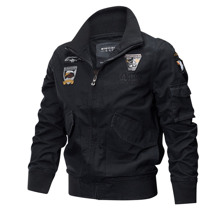 Herren nan vintage-inspirierte Pilotjacke aus Canvas mit gestickten Emblemen, verdecktem Reißverschluss und taktischen Brusttaschen Drune