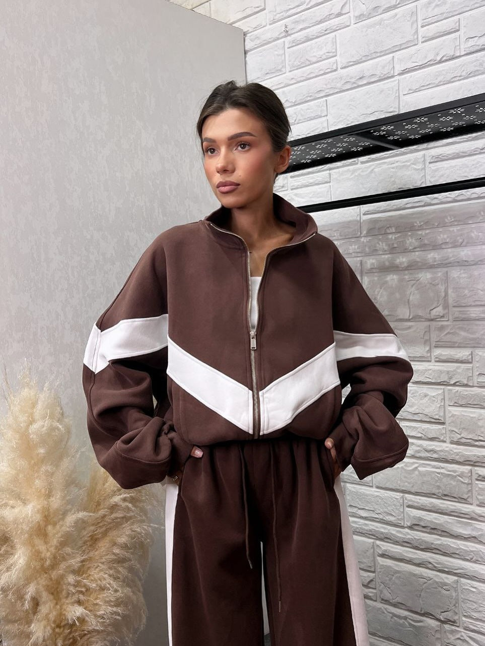Damen Sportanzug mit kontrastierenden Einsätzen Drune