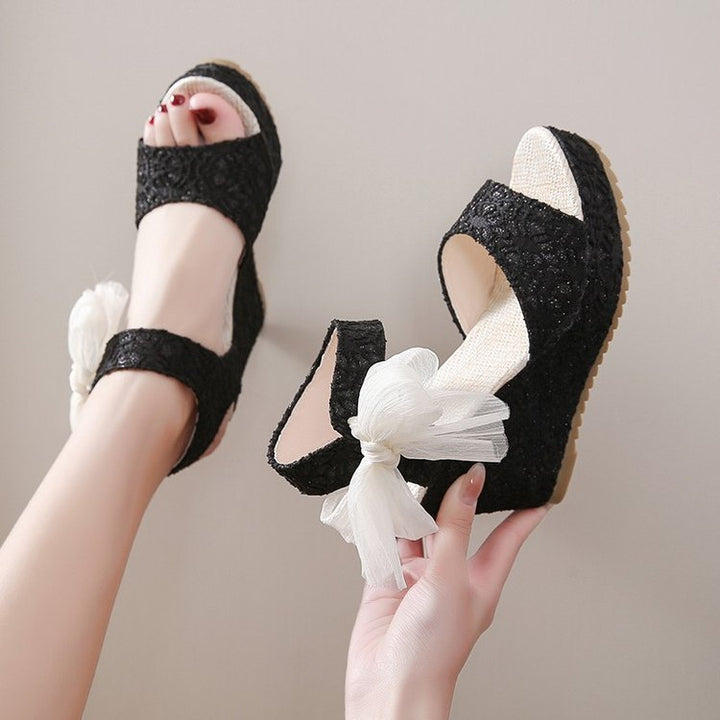 Damen nan romantische Keilabsatz-Sandalette mit Spitzenoptik und Organza-Schleife Drune