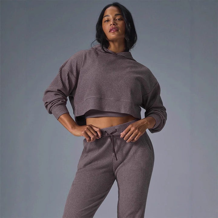 Damen lässiger cropped Hoodie und feine Jogginghose Drune