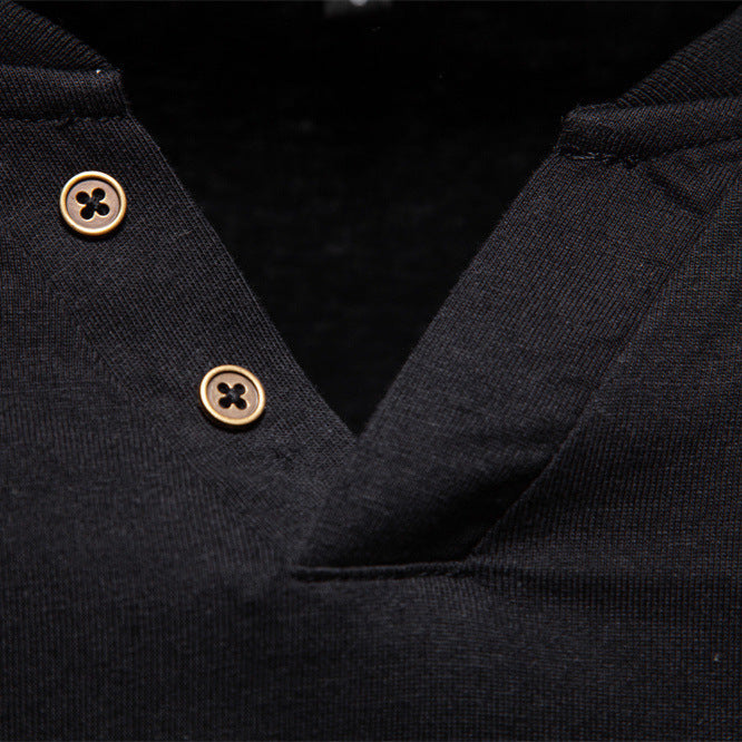 Herren nan tailliertes Langarmshirt im Henley-Stil mit kurzem V-Ausschnitt, Zierknöpfen und Brustleistentasche Drune