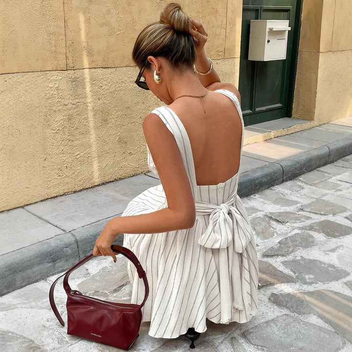 Damen Freizeitkleid mit tiefem Rundhalsausschnitt und raffinierten Taillendetails Drune
