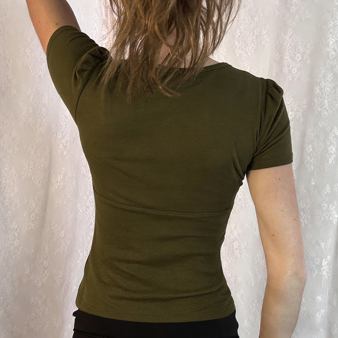 Damen Kurzarmshirt mit dekorativen Knopf- und Stickdetails Drune