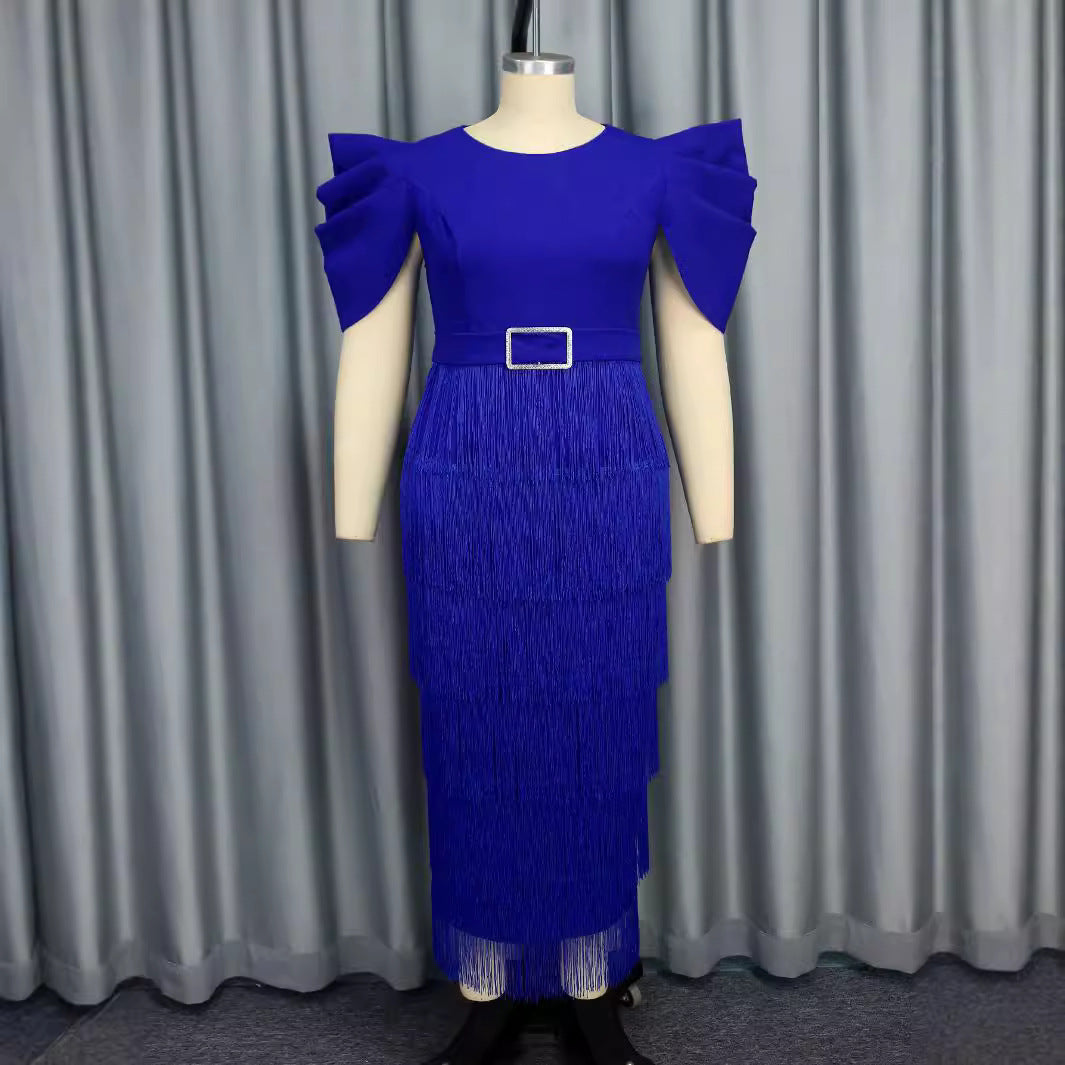 Damen Glamouröses Abendkleid mit voluminösen Rüschenschultern und Fransen Drune