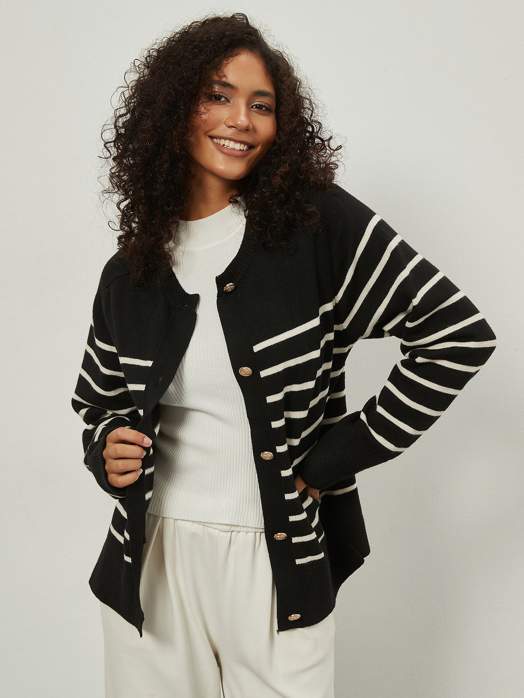 Damen Strickjacke mit gestreiftem Muster und eleganten Knopfdetails Drune