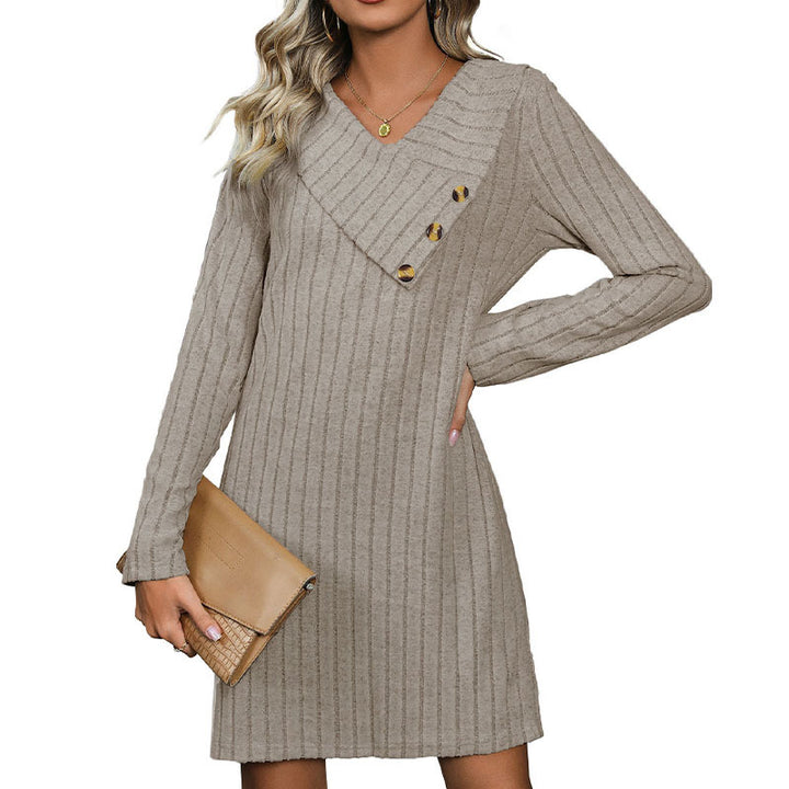 Damen Strickkleid mit asymmetrischem Kragen und eleganten Knopfdetails Drune