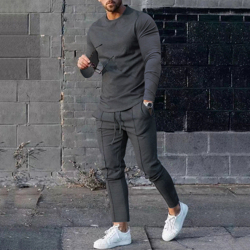 Herren nan eng anliegendes Langarmshirt aus Baumwollstretch mit Rundhalsausschnitt und körperbetonter Passform Drune