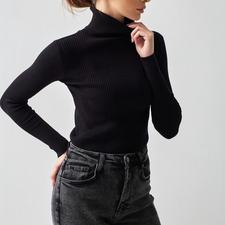 Damen Enganliegender Rollkragenpullover aus ribbelndem Strick Drune