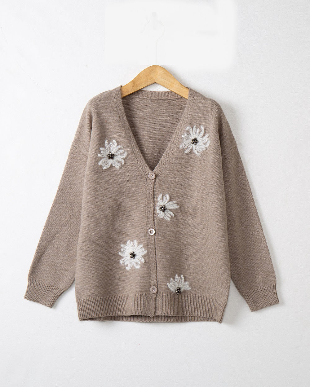 Damen Strickjacke mit floralem Motiv und eleganter Knopfleiste Drune