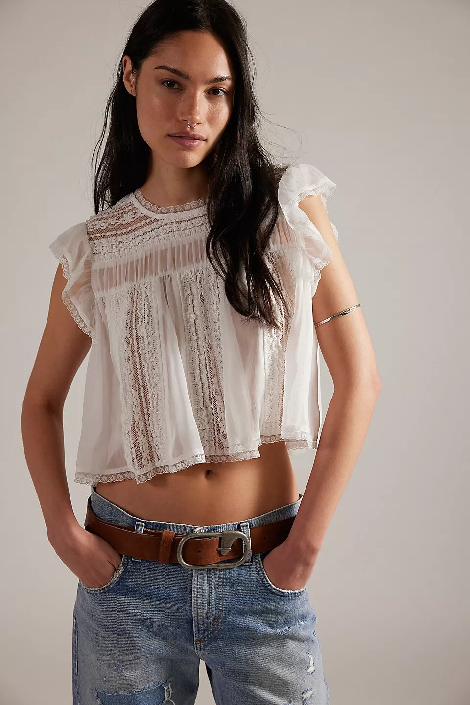 Damen Luftiges Spitzenoberteil mit Rüschendetails Drune