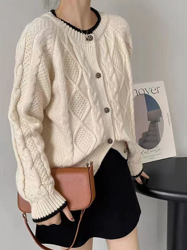 Damen Grobstrickjacke mit Zopfmuster und dekorativen Knöpfen Drune